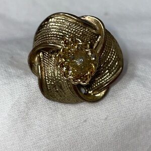 Size 7 Vintage Hand Crafted chunky gold tone swirl ring